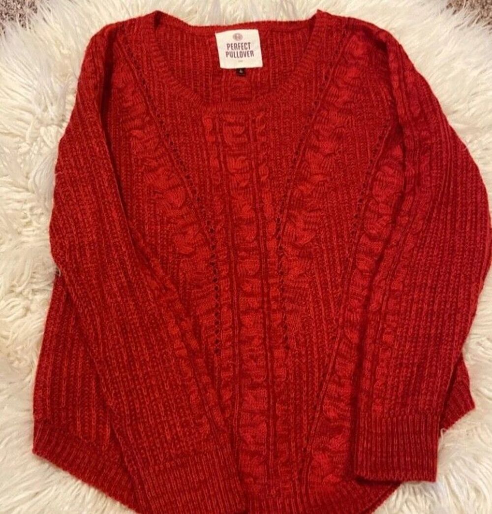 Large  Kohls SO brand Perfect Pullover red holiday Christmas womens sweater cozy